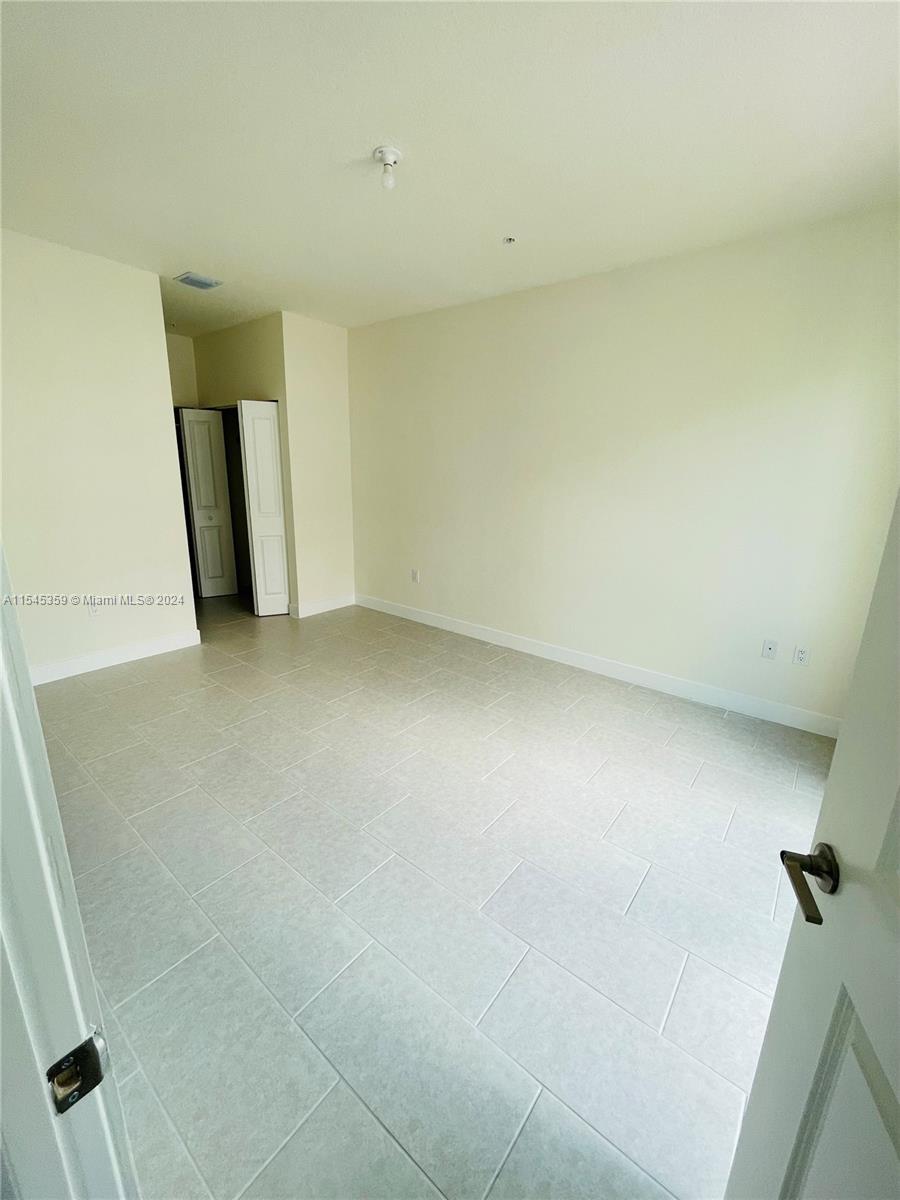DOWNTOWN DORAL SOUTH PHAS - Residential Lease