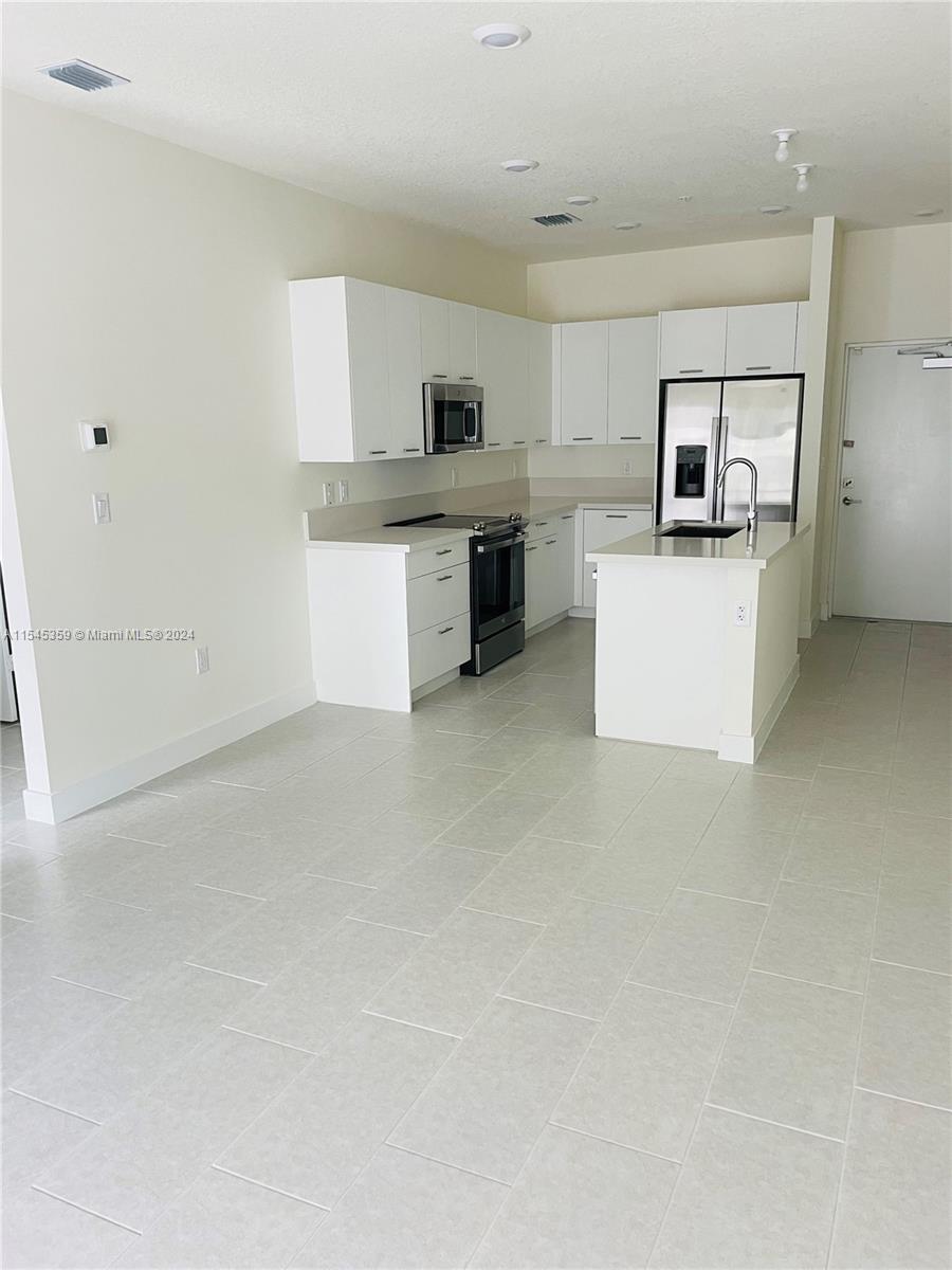 DOWNTOWN DORAL SOUTH PHAS - Residential Lease
