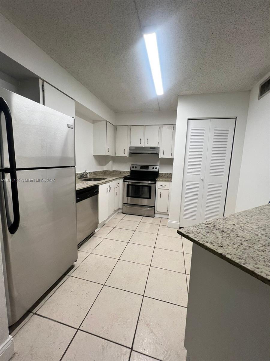 Rental Property at 6195 Nw 186th St 120, Hialeah, Miami-Dade County, Florida - Bedrooms: 1 
Bathrooms: 1  - $1,850 MO.