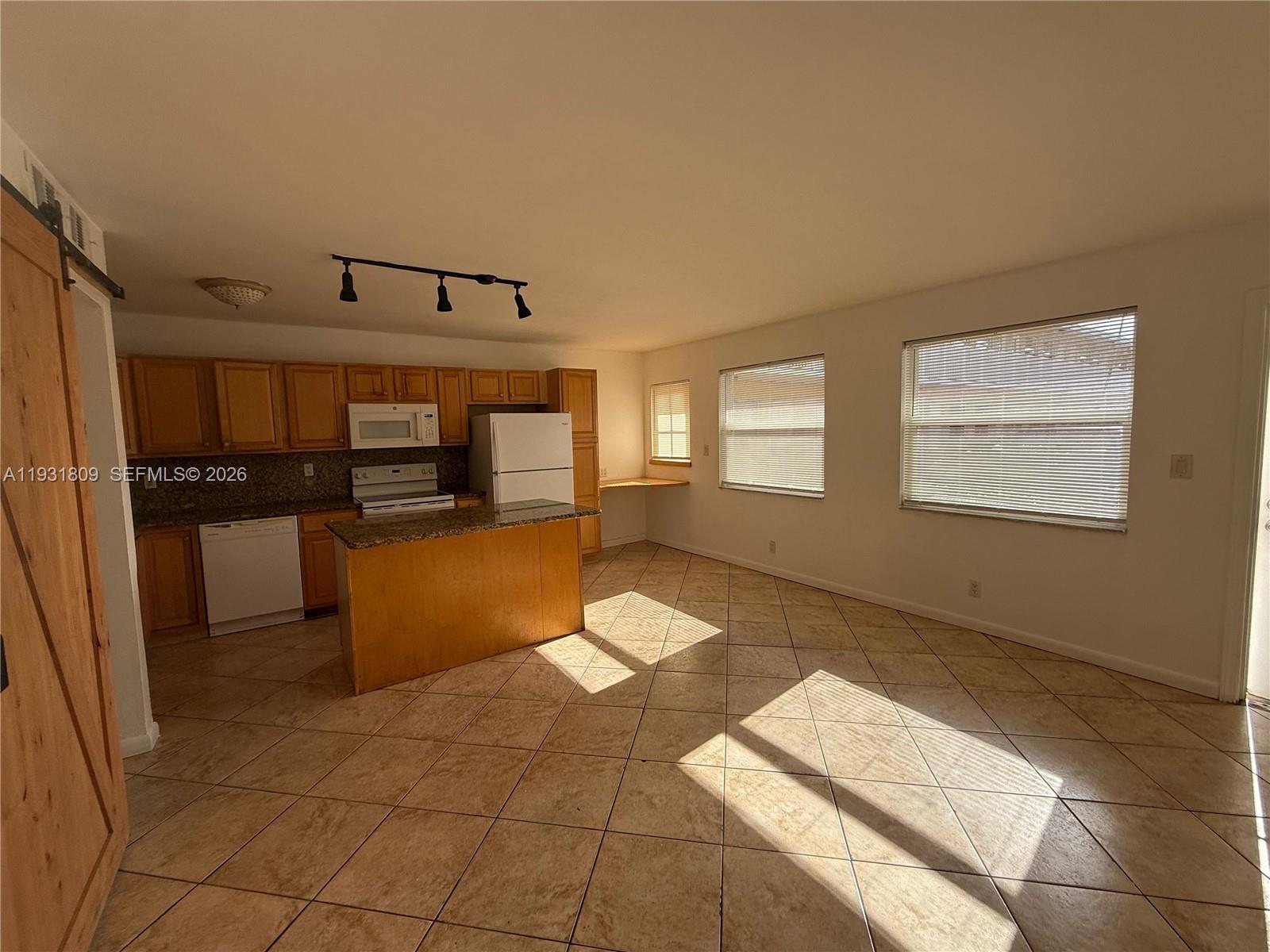 AZUL AT KIMBERLY LAKE CON - Residential Lease