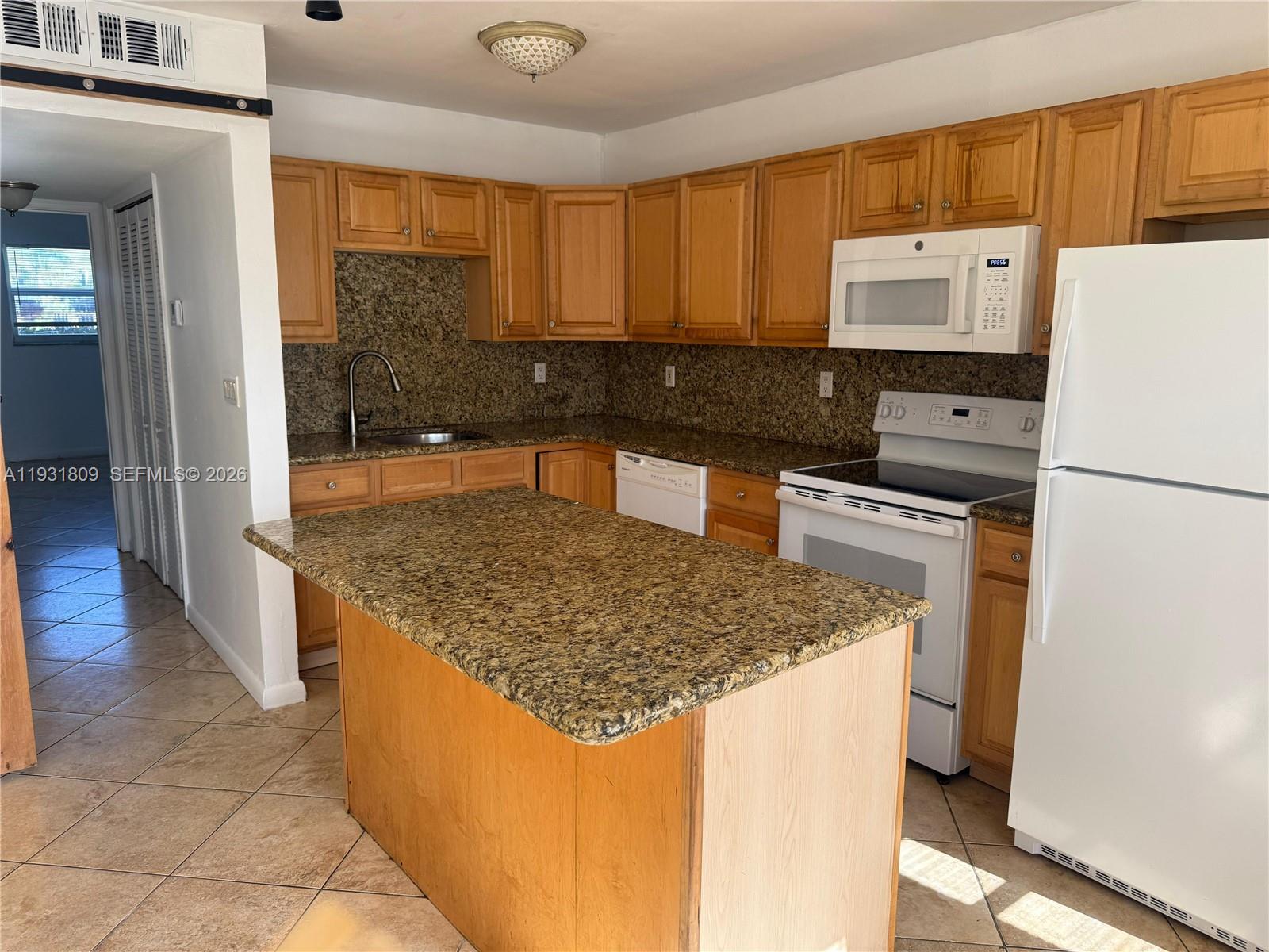 AZUL AT KIMBERLY LAKE CON - Residential Lease