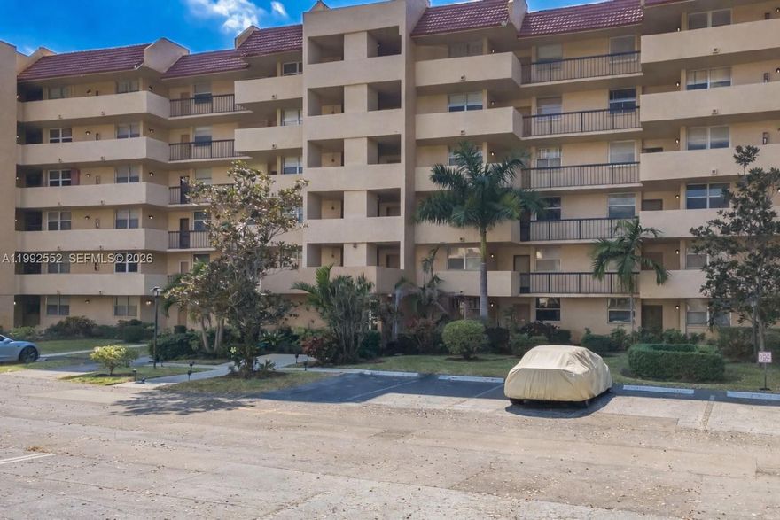 Fantastic opportunity for buyers and investors.  55+ community apartment with access to and incredible clubhouse, pool, tennis courts, and banquet room for activities among other tremendous amenities.  Apartment in great condition to move in immediately with a 3rd floor view to the gold course.