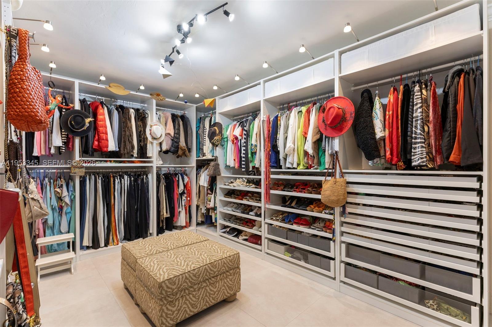 COUNTRY CLUB OF MIAMI EST - Residential