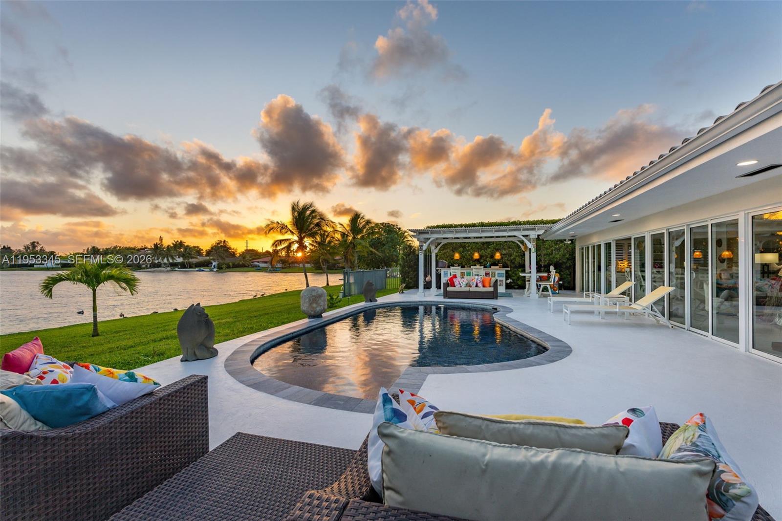 COUNTRY CLUB OF MIAMI EST - Residential