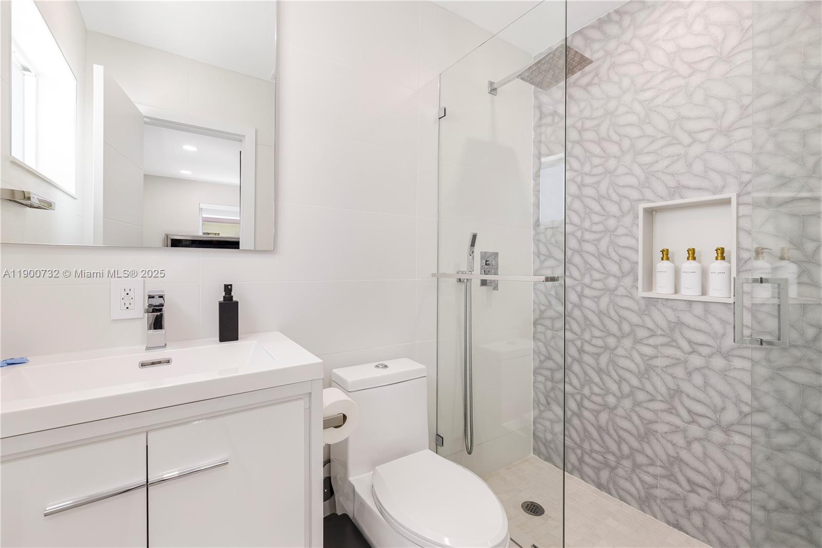 ¤COUNTRY CLUB HOMES - Residential Lease