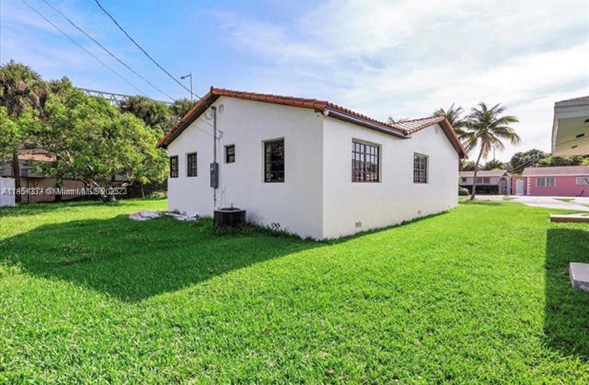 860 NW 17th Ct