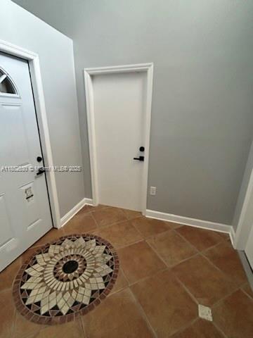 Beautiful and spacious efficiency. High ceilings.Located near FIU, Dolphin Mall, and Doral. Showings are by appointment only. NO PETS allowed. 1 parking space available. 1 PERSON Occupancy Only.