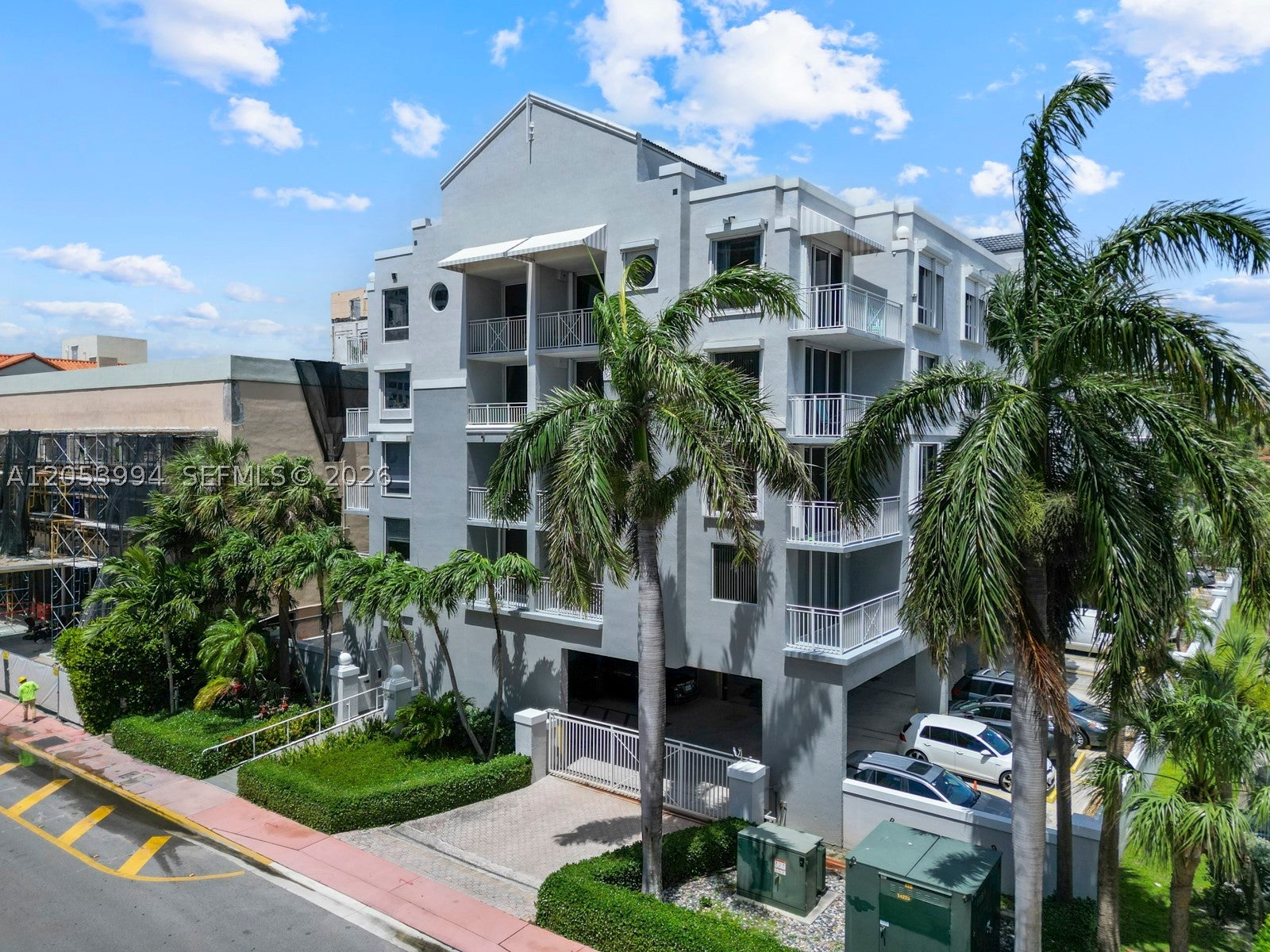 2642 Collins Ave 303