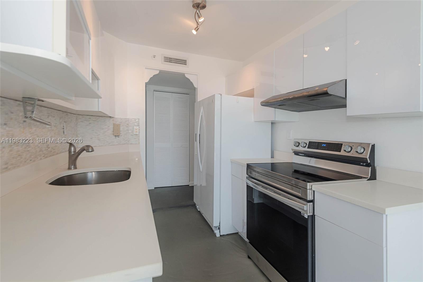 WEST BAY PLAZA CONDO - Residential