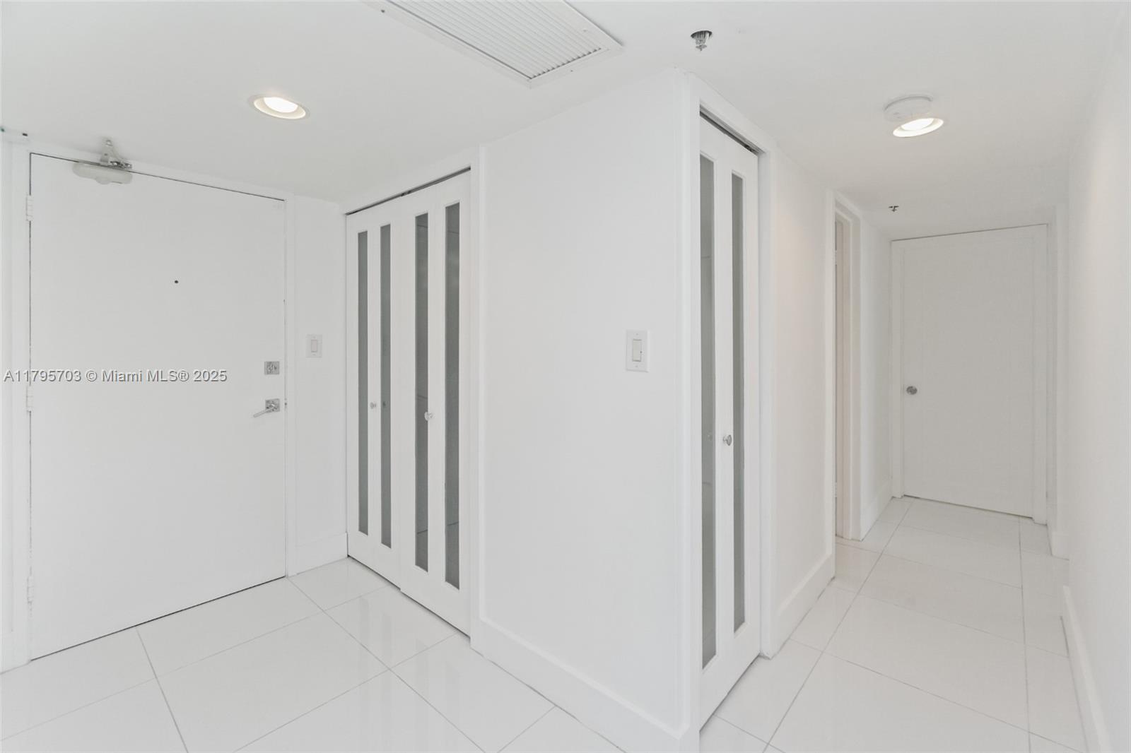 THE DECOPLAGE CONDO - Residential