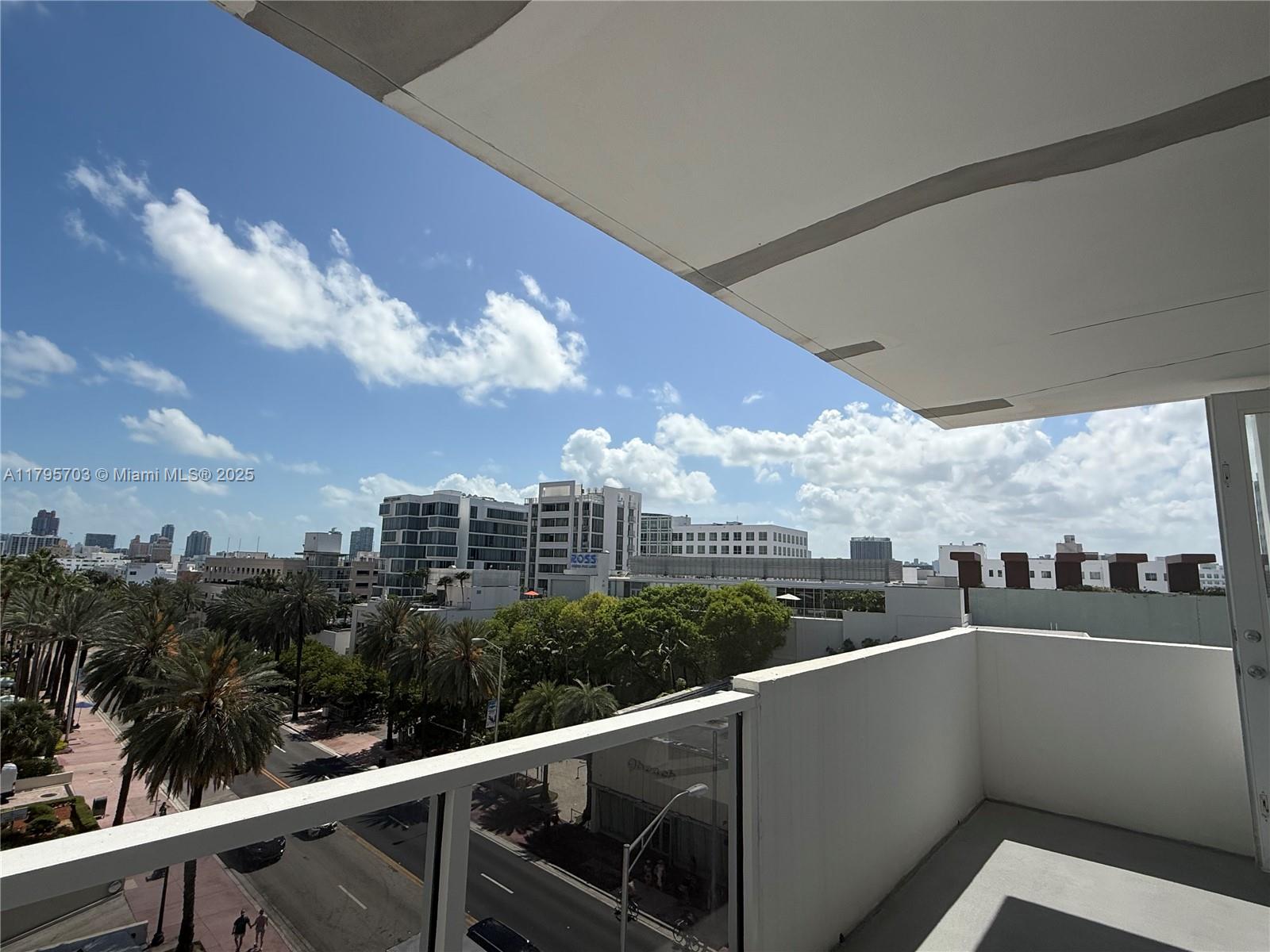 THE DECOPLAGE CONDO - Residential