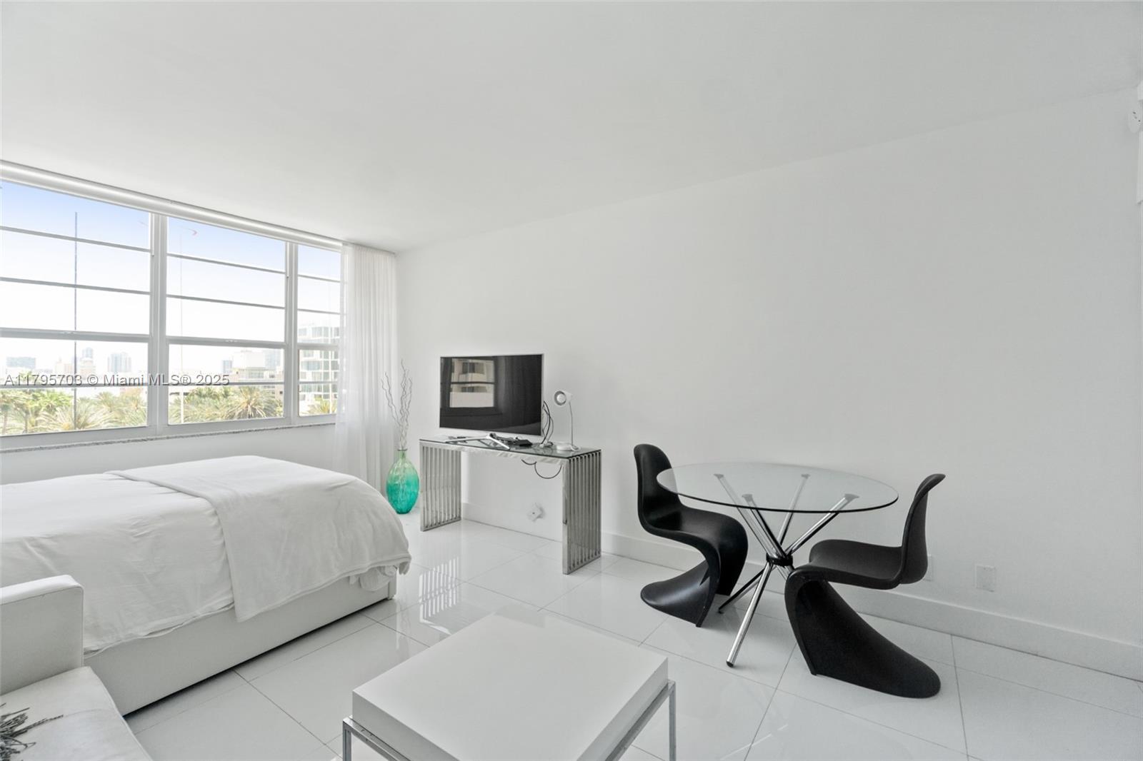 THE DECOPLAGE CONDO - Residential