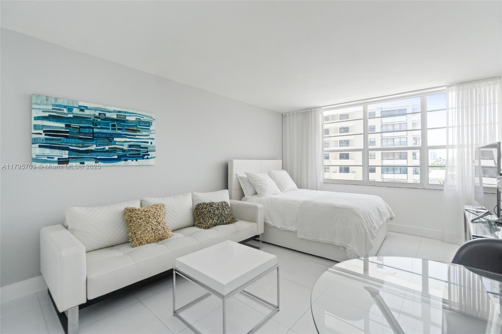 THE DECOPLAGE CONDO - Residential