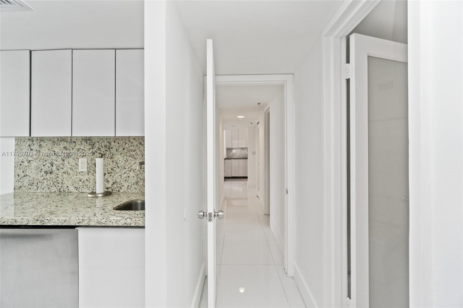 THE DECOPLAGE CONDO - Residential