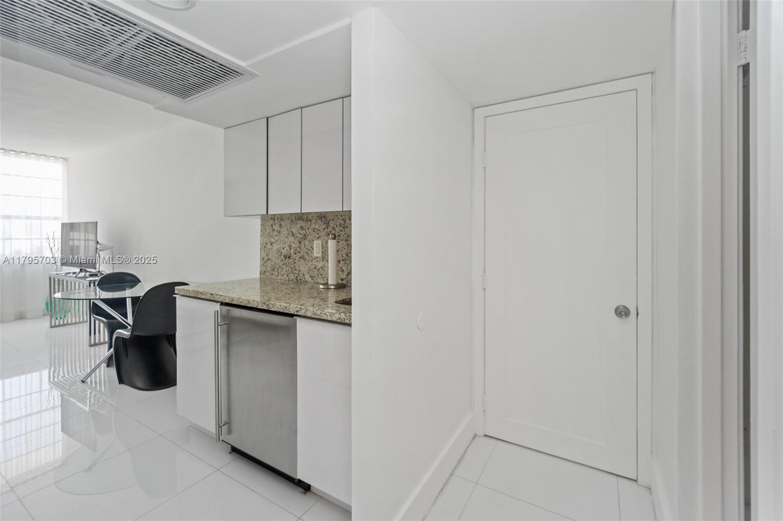 THE DECOPLAGE CONDO - Residential