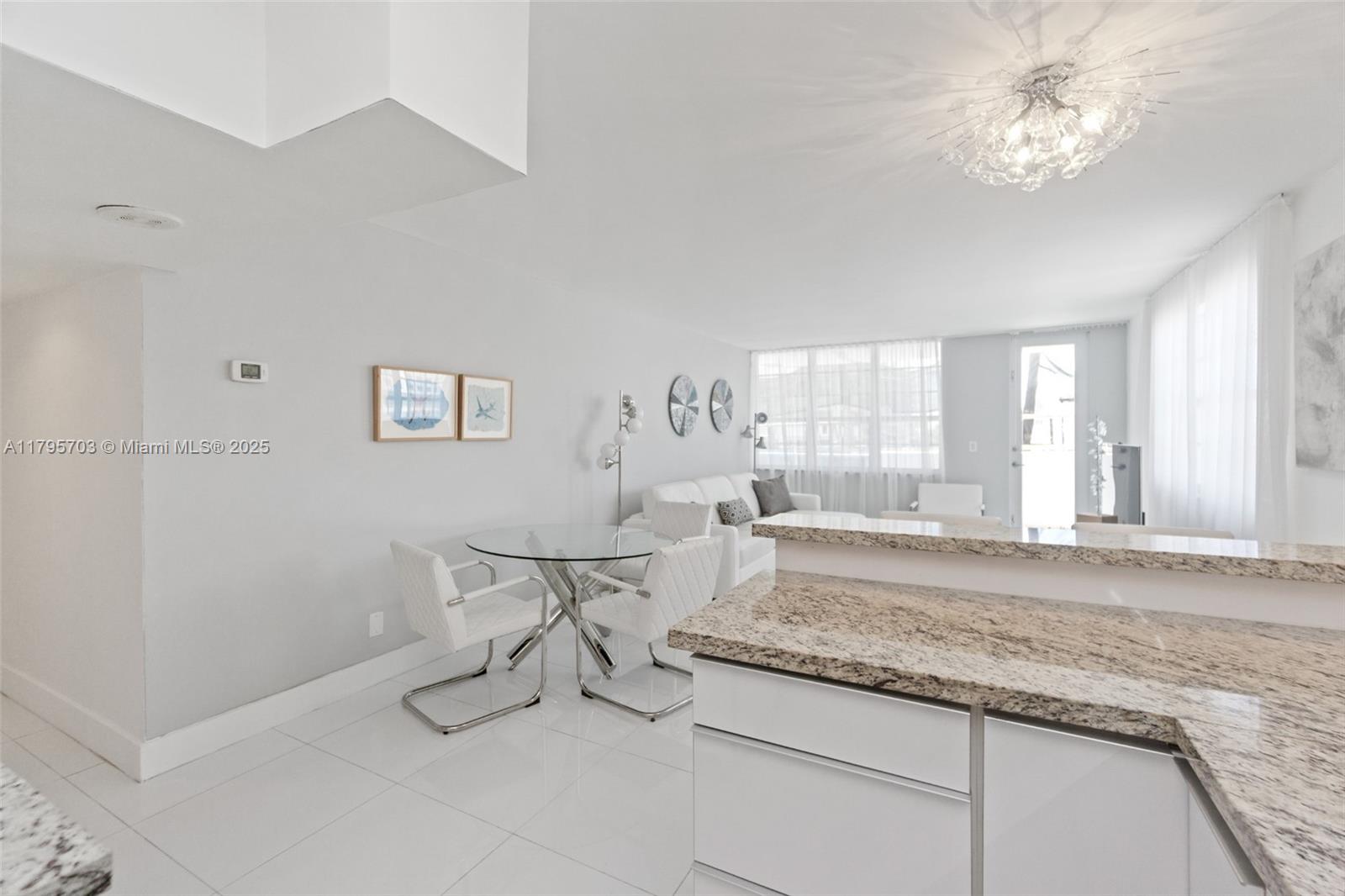 THE DECOPLAGE CONDO - Residential