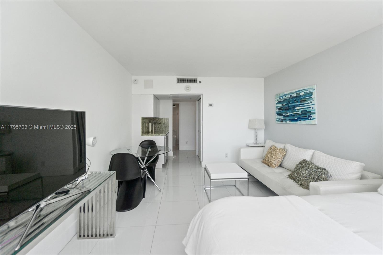 THE DECOPLAGE CONDO - Residential