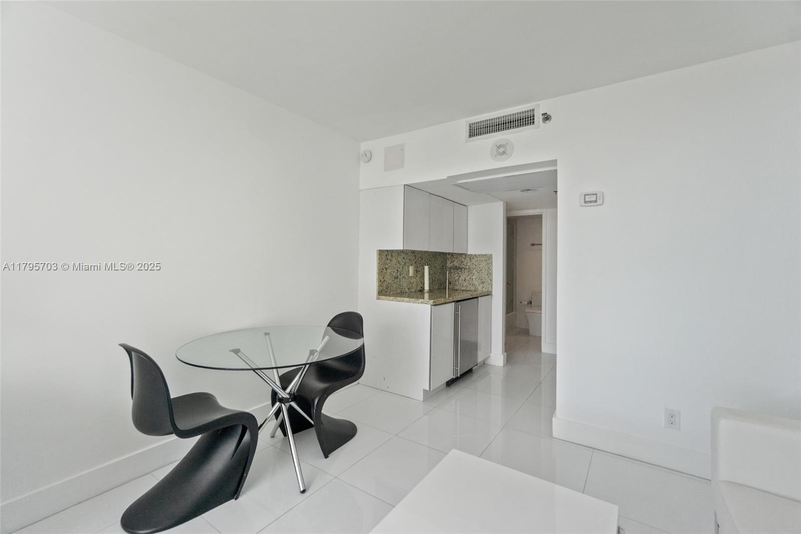 THE DECOPLAGE CONDO - Residential