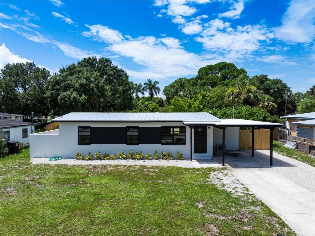 Photo of 1003 Hispana Ave, Fort Pierce, FL 34982 (MLS # A11839551)