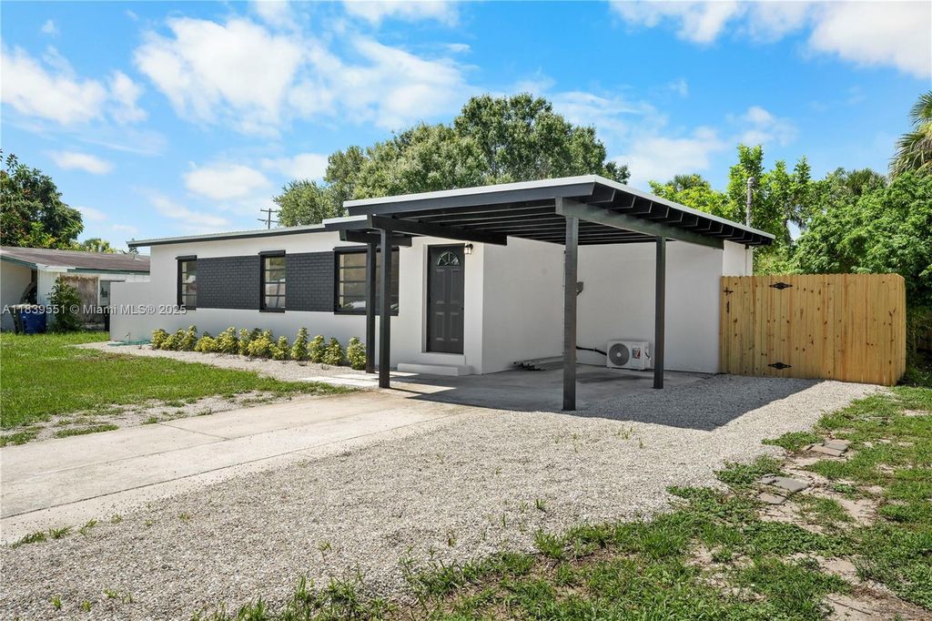 Photo of 1003 Hispana Ave, Fort Pierce, FL 34982 (MLS # A11839551)