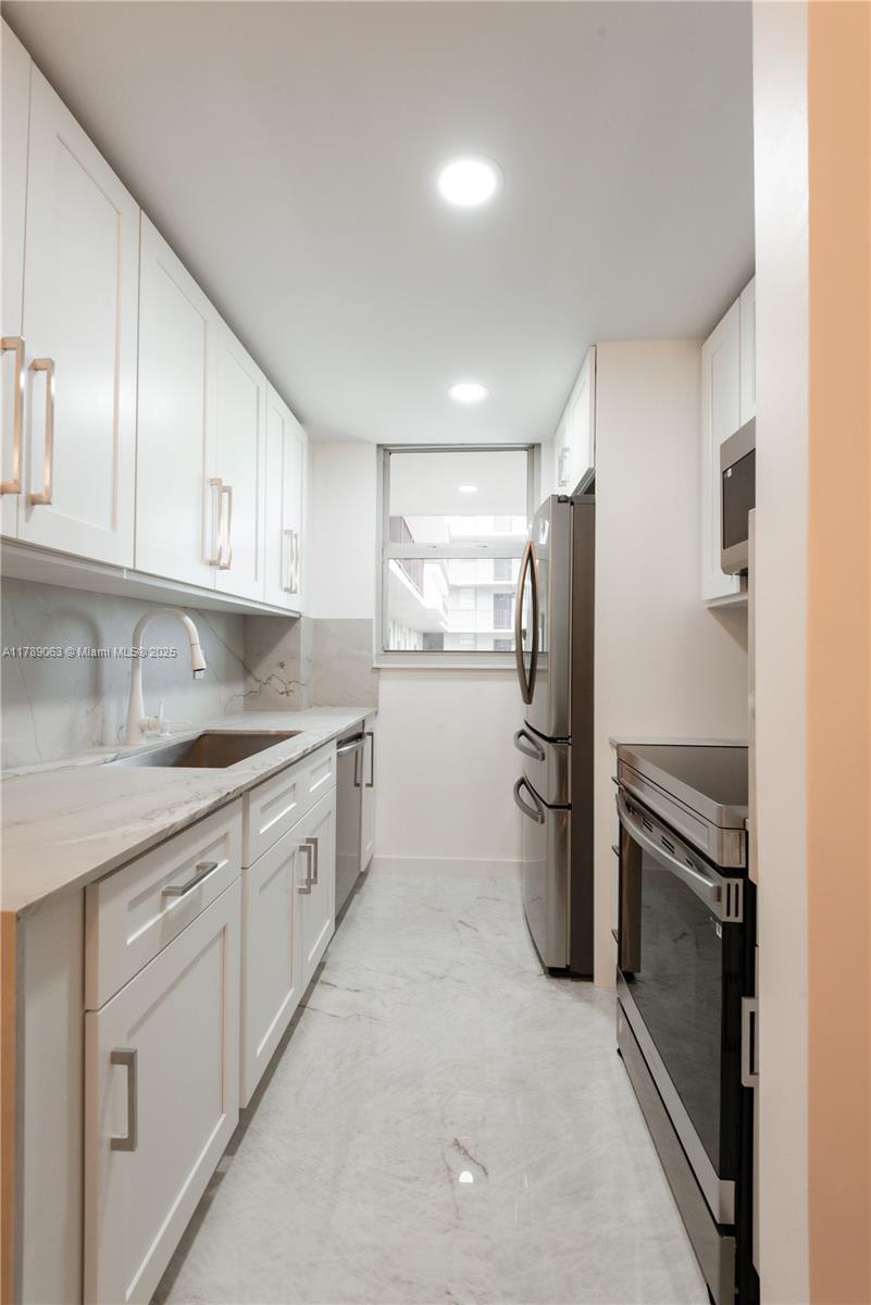 Property for Sale at 1811 Jefferson St 509, Hollywood, Broward County, Florida - Bedrooms: 1 
Bathrooms: 2  - $199,000