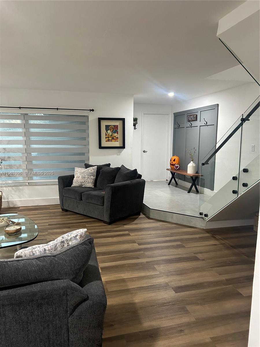 PEMBROKE LAKES SECTION SE - Residential