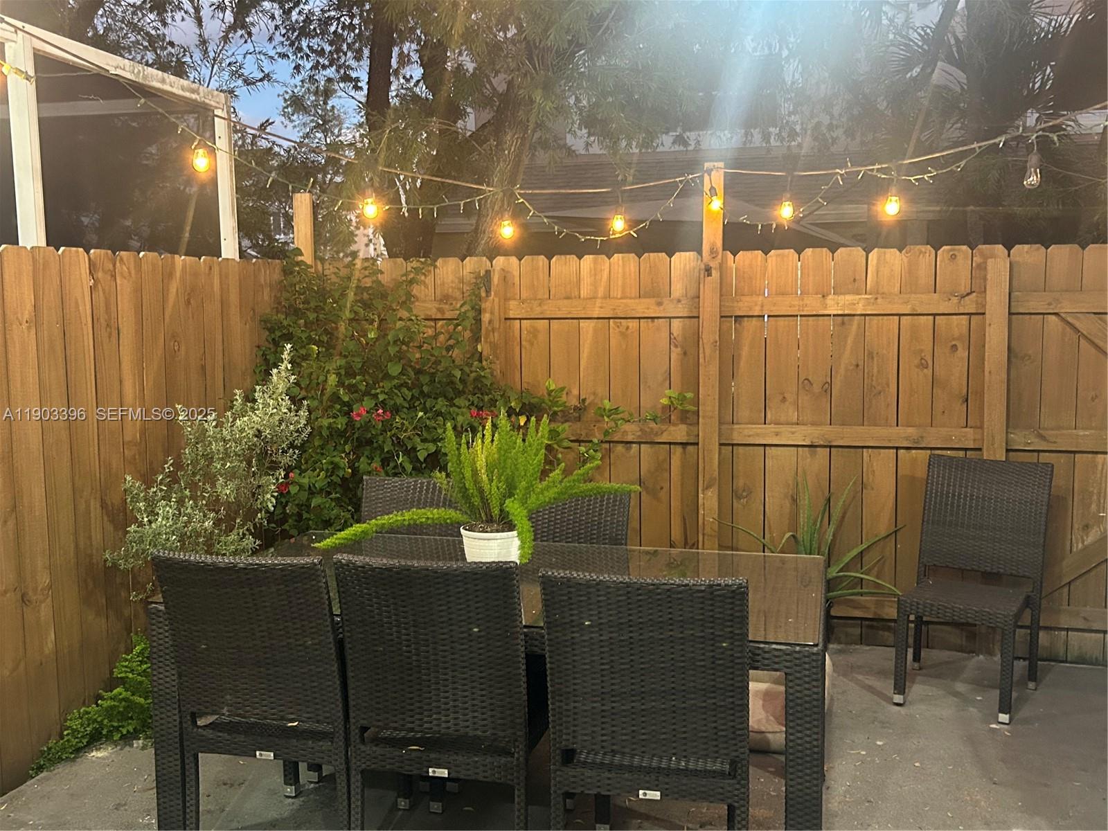 PEMBROKE LAKES SECTION SE - Residential