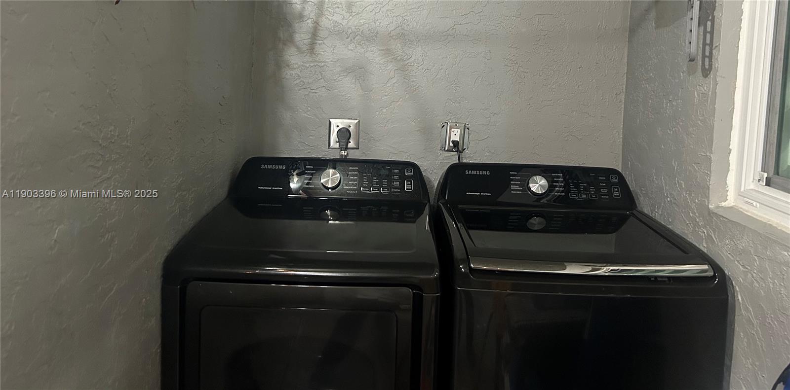 PEMBROKE LAKES SECTION SE - Residential