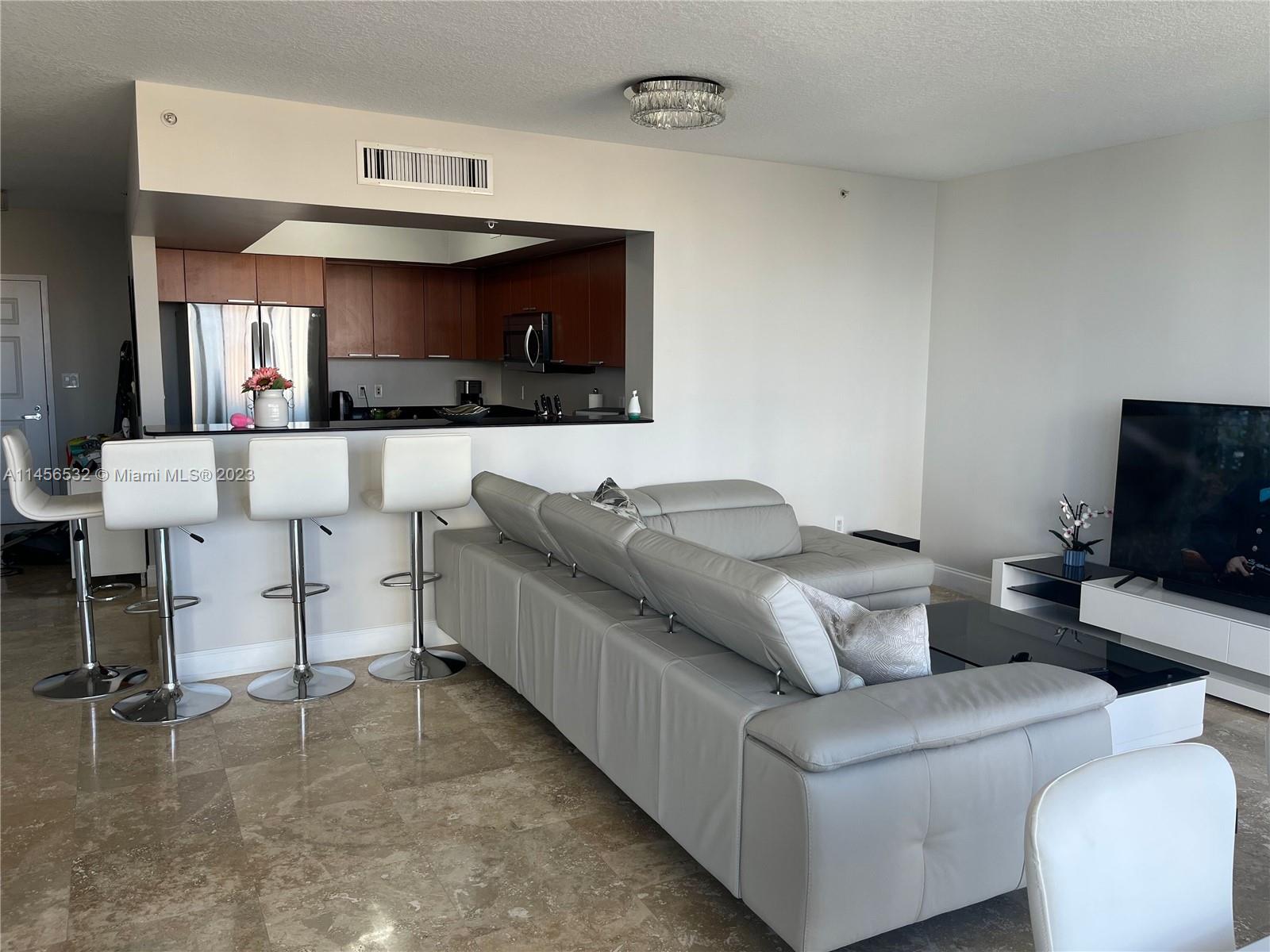 LA PERLA CONDO - Residential Lease