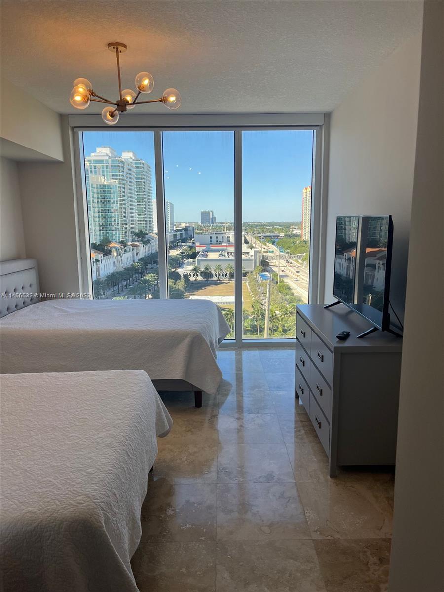 LA PERLA CONDO - Residential Lease