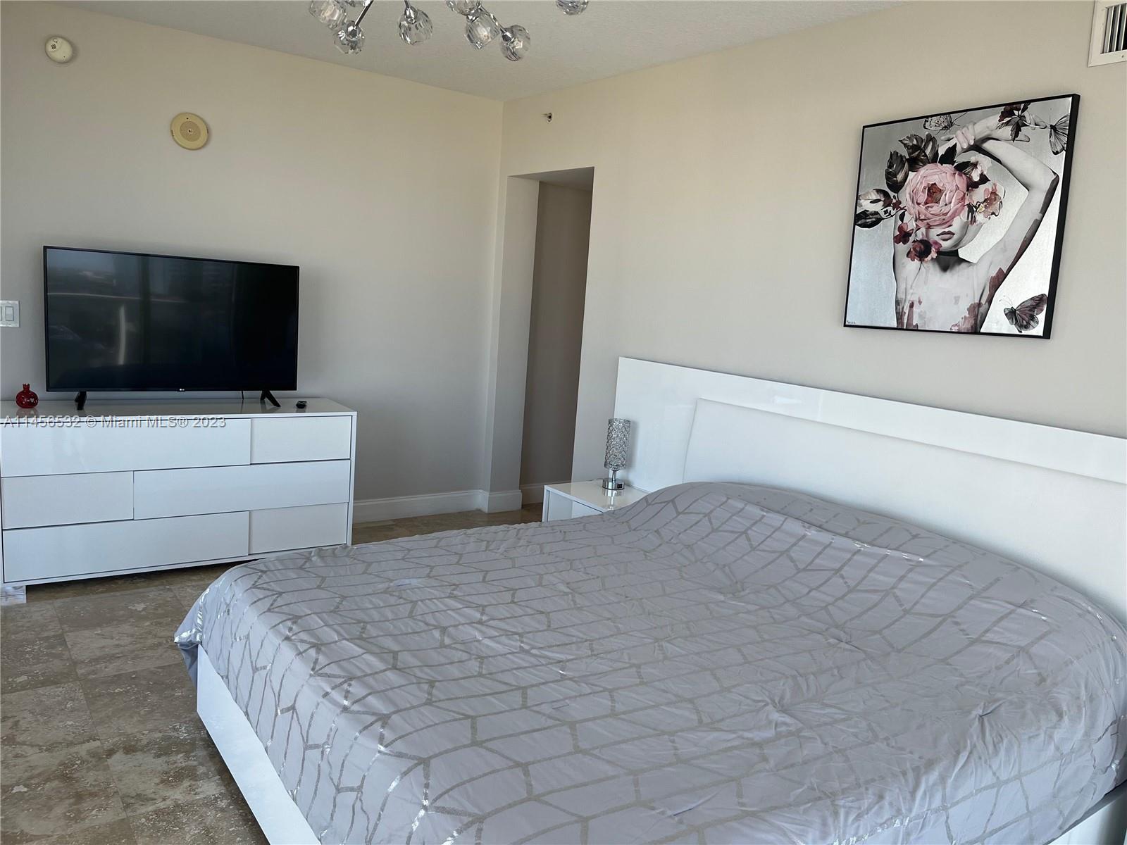 LA PERLA CONDO - Residential Lease