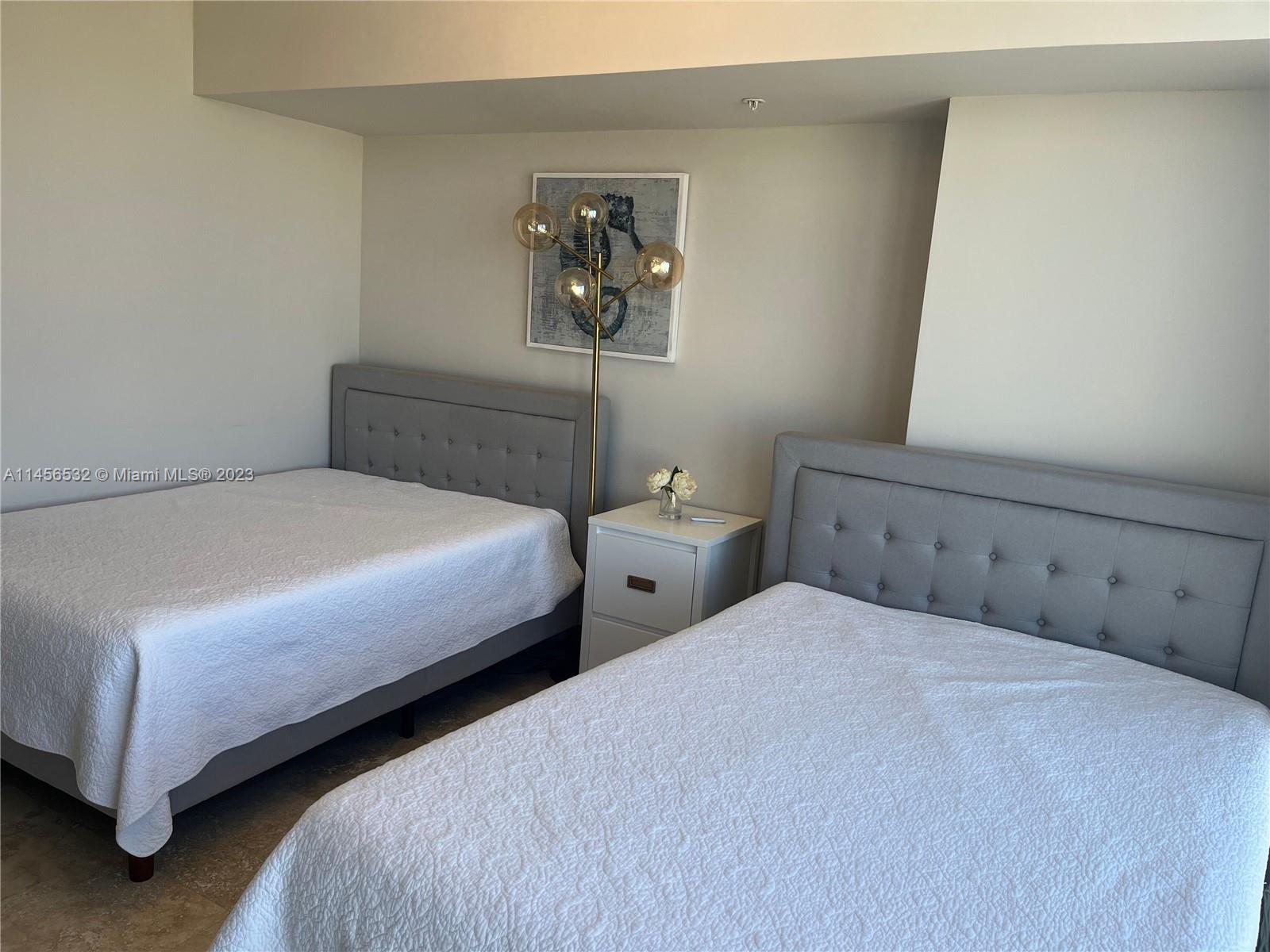 LA PERLA CONDO - Residential Lease