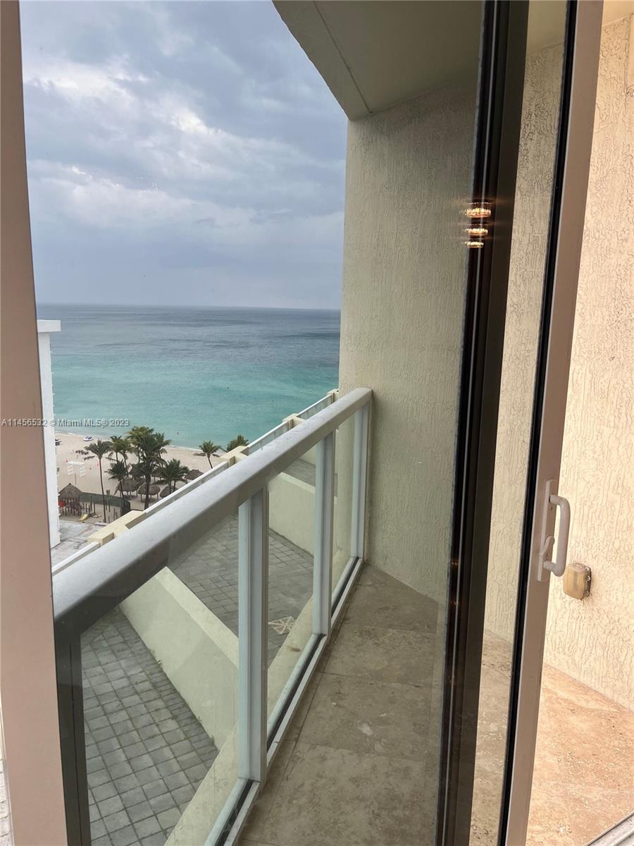 LA PERLA CONDO - Residential Lease