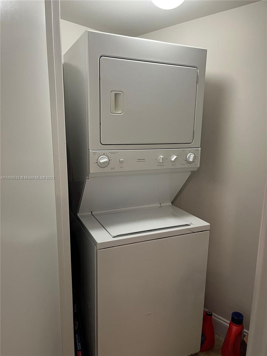 LA PERLA CONDO - Residential Lease