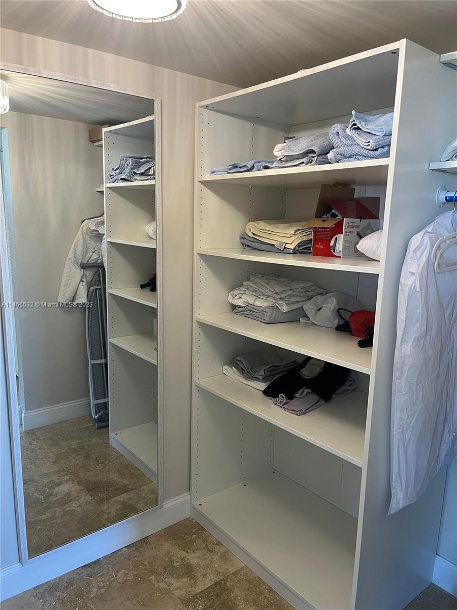 LA PERLA CONDO - Residential Lease