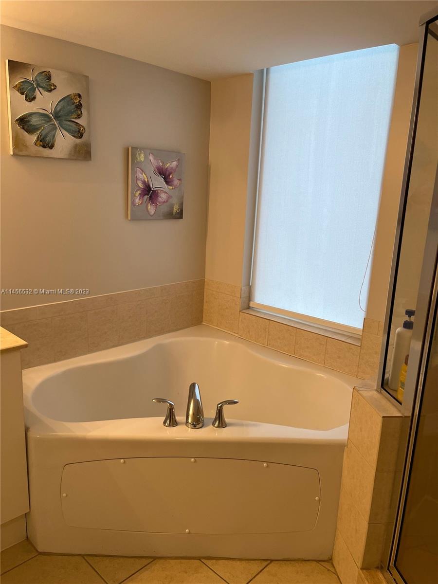 LA PERLA CONDO - Residential Lease