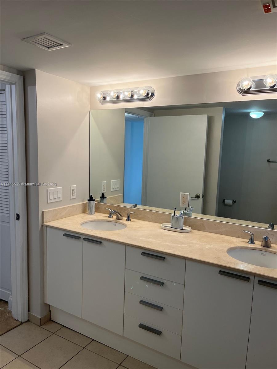 LA PERLA CONDO - Residential Lease