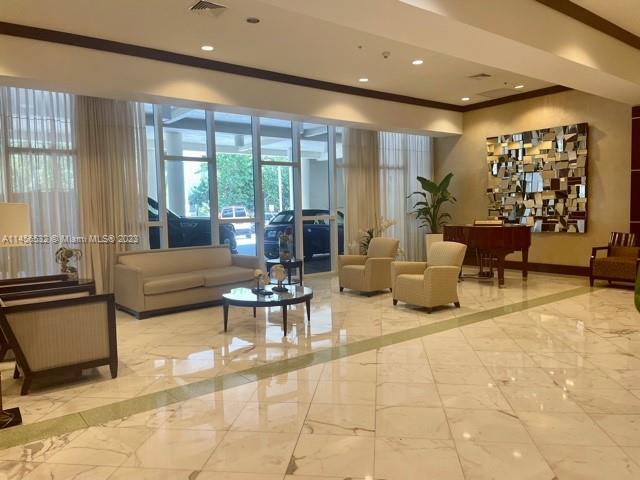 LA PERLA CONDO - Residential Lease