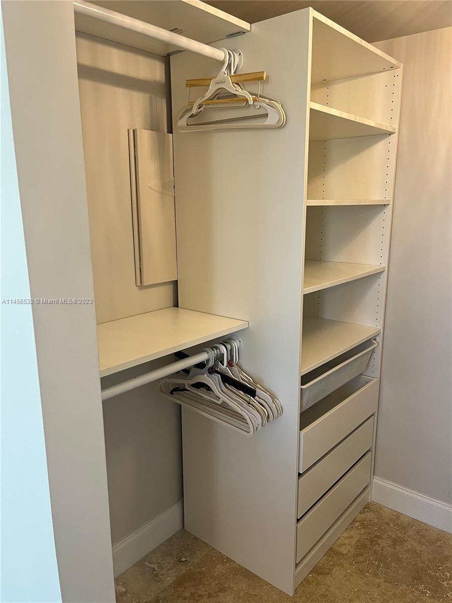 LA PERLA CONDO - Residential Lease