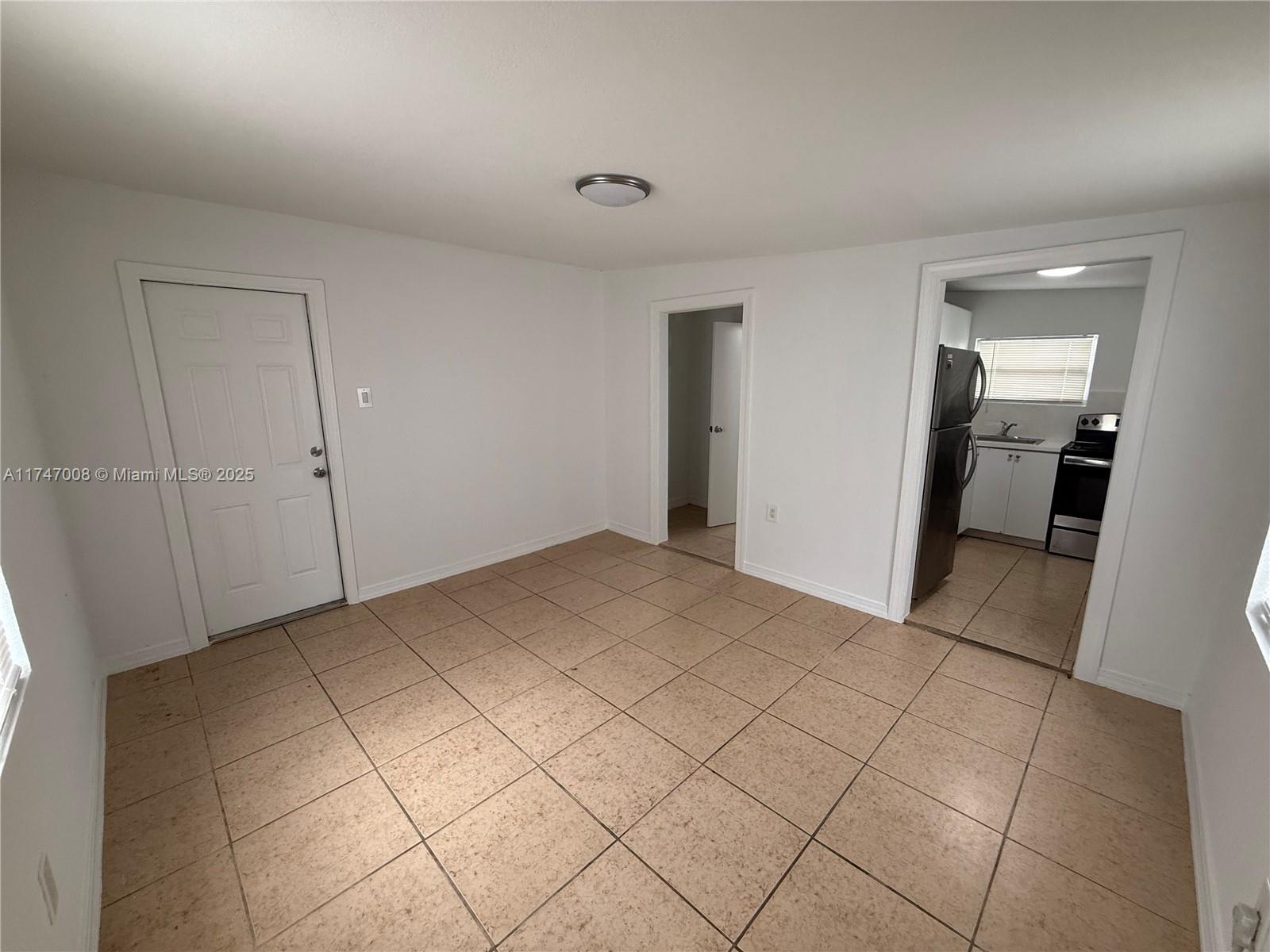 560 Nw 185th St Rear, Miami Gardens, Broward County, Florida - 1 Bedrooms  
1 Bathrooms - 