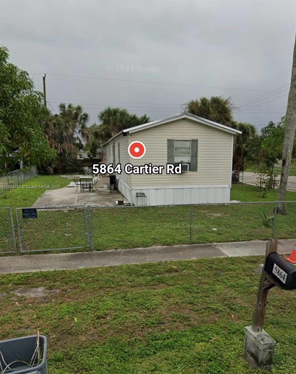 This 4/2 mobile home, a very well-maintained property in West Palm Beach, has a spacious kitchen, very nice bathroom with a bathtub, and a huge living and dining room. This unit has a washer and dryer. Very well located.
Don't miss out on the opportunity to make this lovely property your new home.
To apply for this rental, no prior evictions are accepted. Proof of income and credit will also be required. RAPID APPROVAL.
HABLAMOS ESPANOL
FALAMOS PORTUGUES