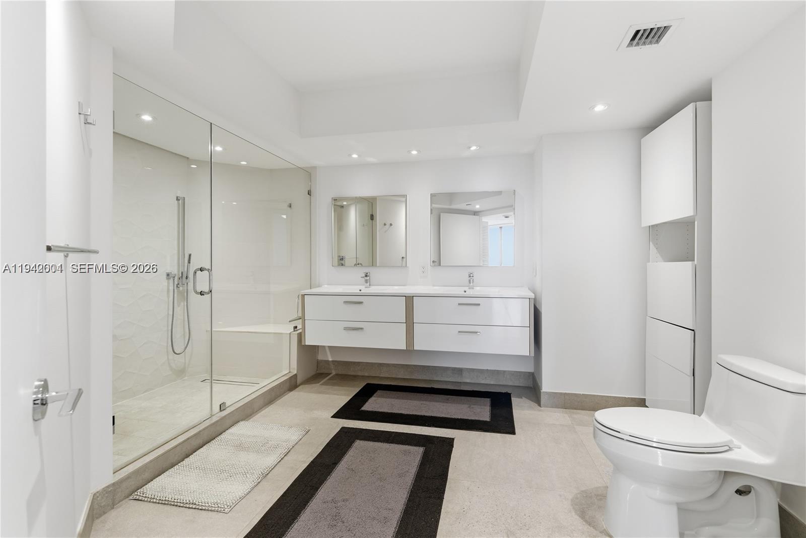 HARBOR TWS AT THE WATERWA - Residential