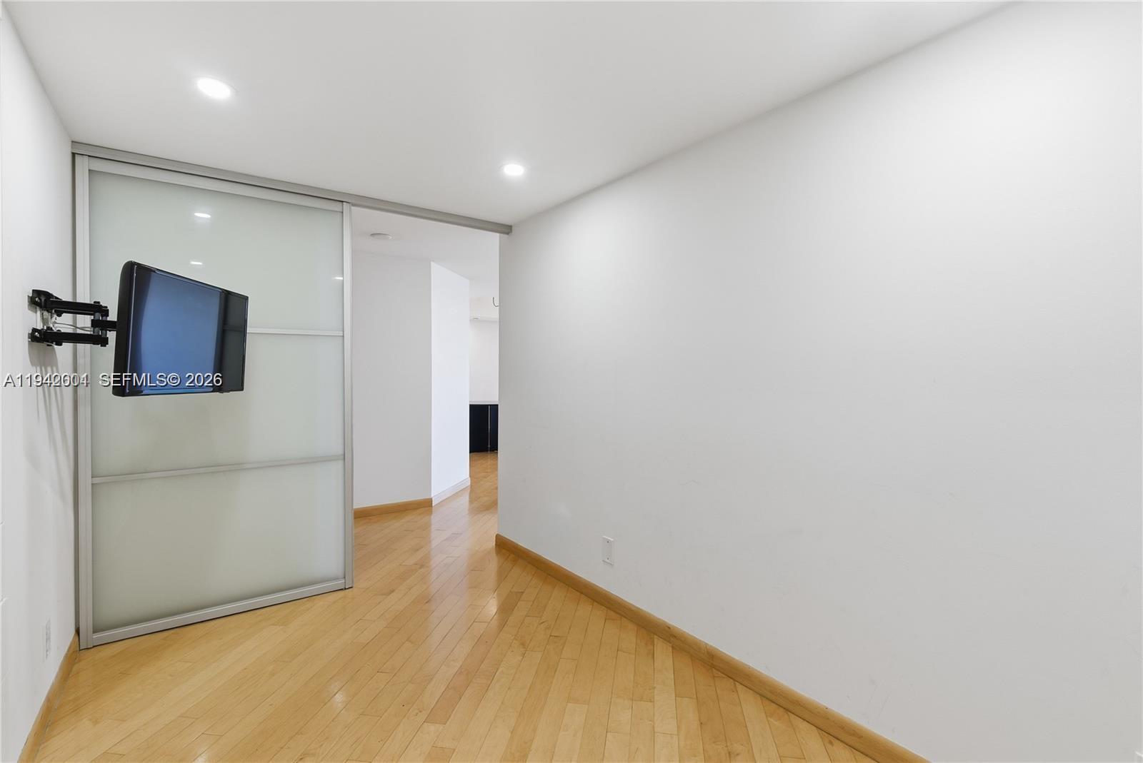 HARBOR TWS AT THE WATERWA - Residential