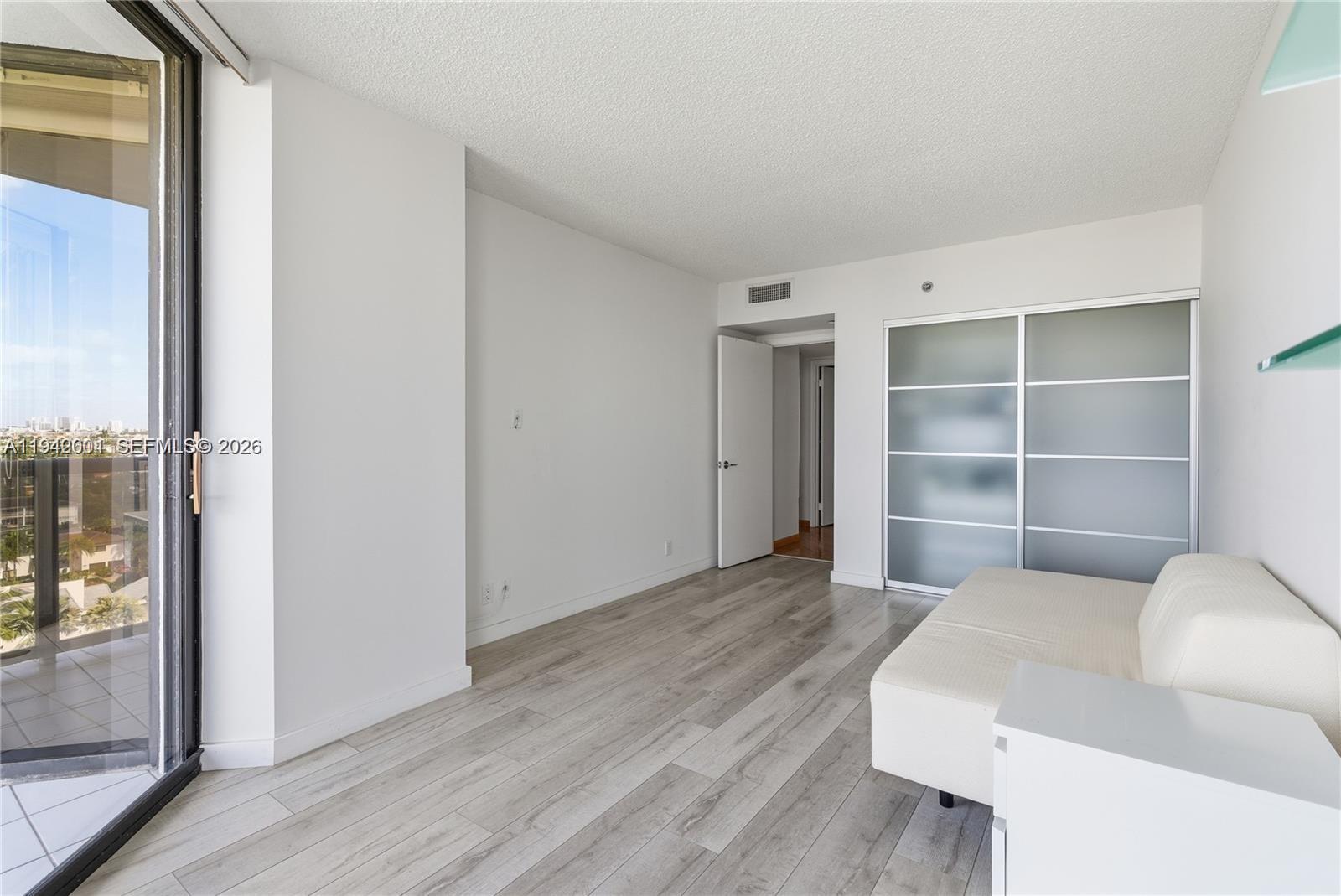 HARBOR TWS AT THE WATERWA - Residential