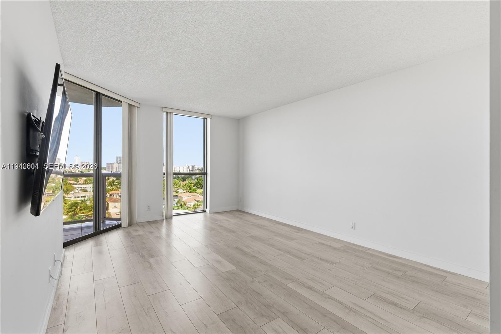 HARBOR TWS AT THE WATERWA - Residential