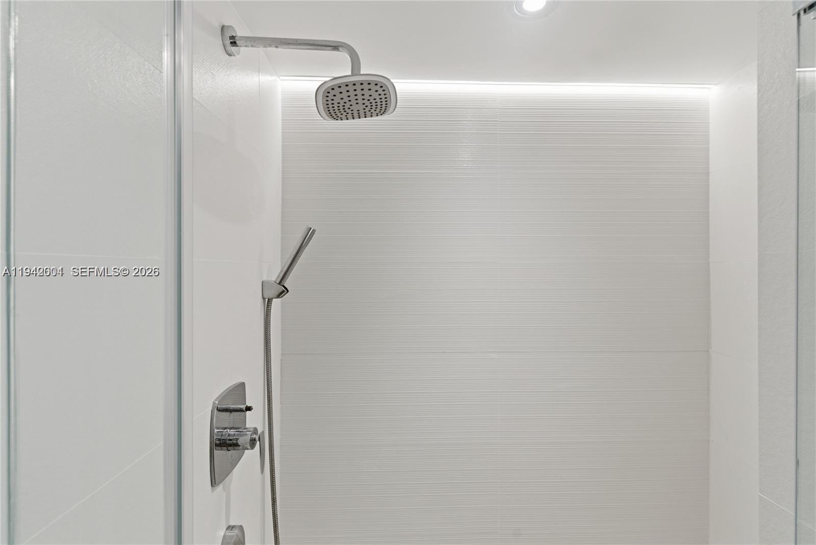 HARBOR TWS AT THE WATERWA - Residential