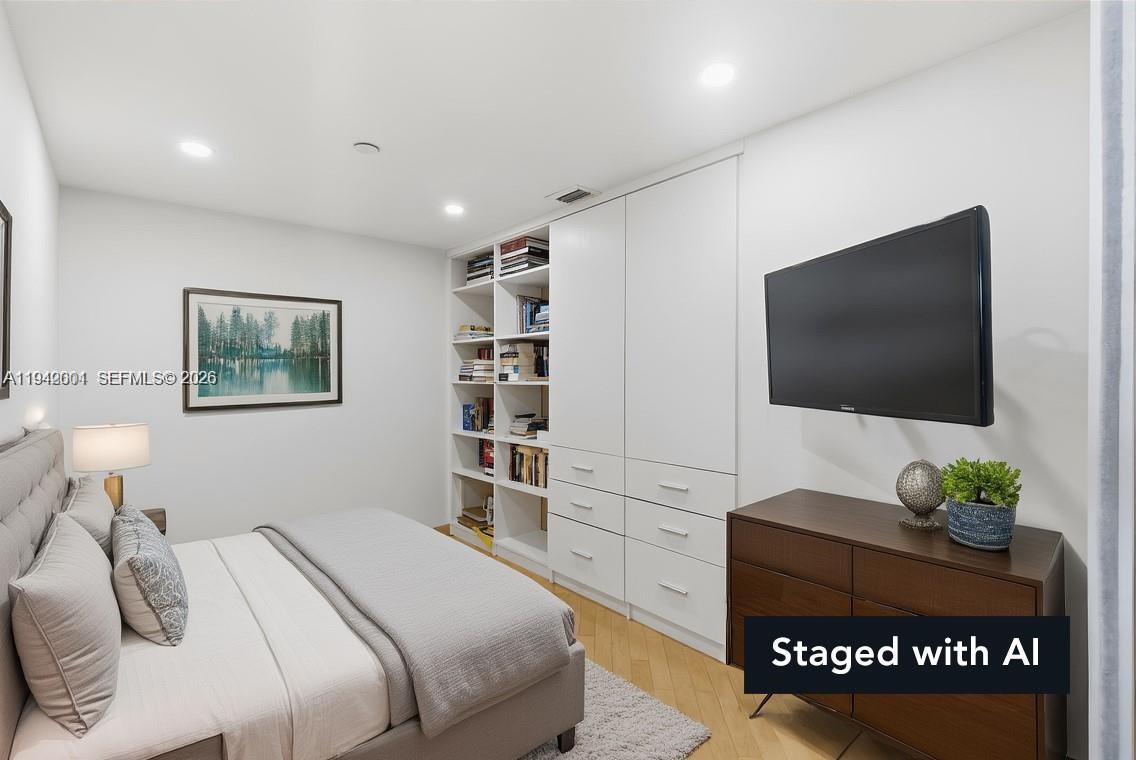 HARBOR TWS AT THE WATERWA - Residential