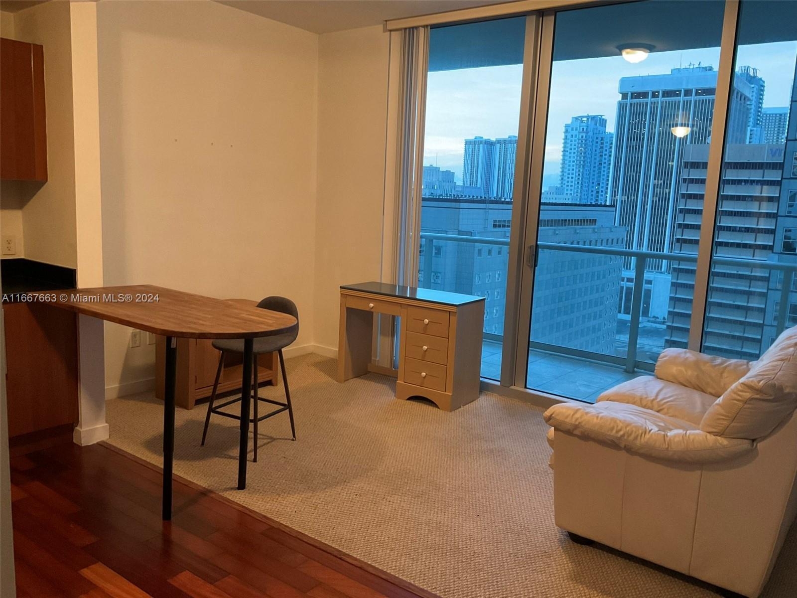 MET 1 CONDO - Residential