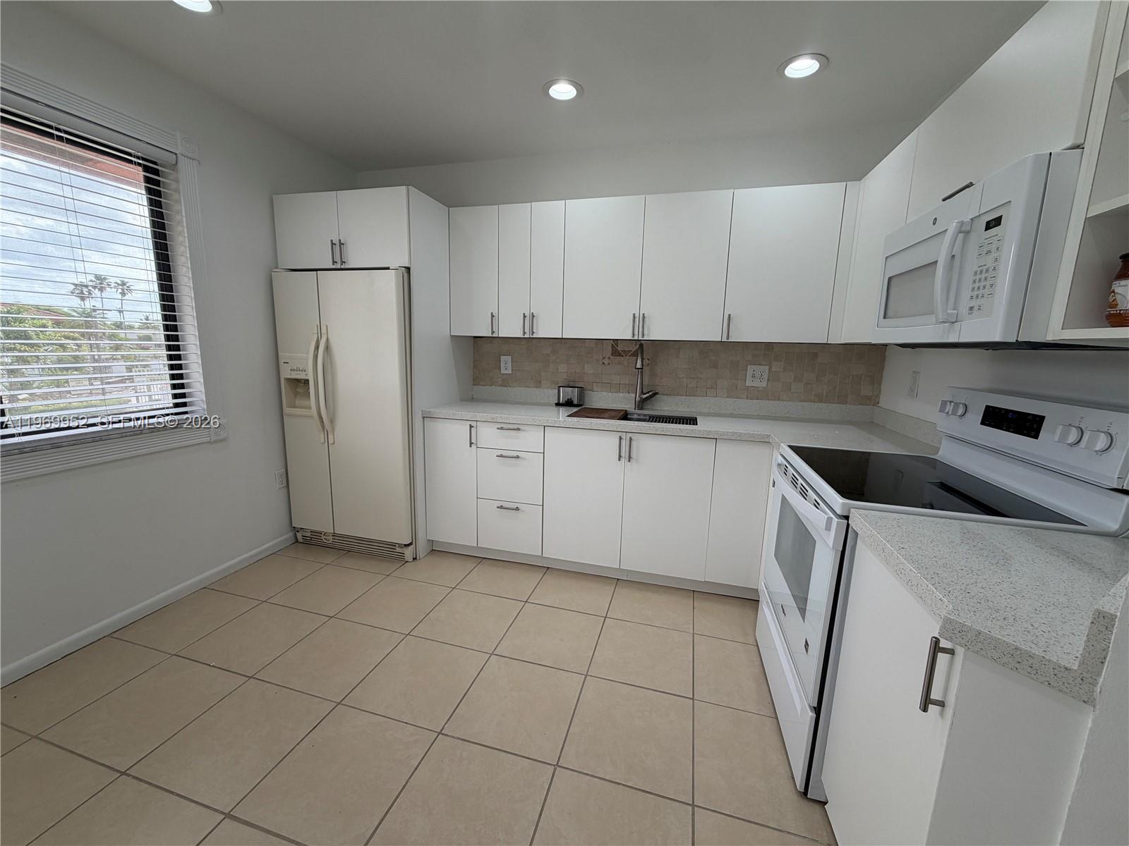 ESPRIT CONDO II - Residential Lease