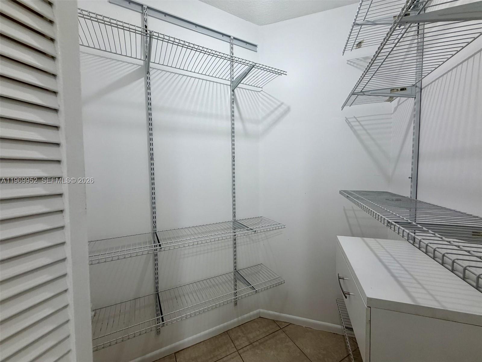 ESPRIT CONDO II - Residential Lease